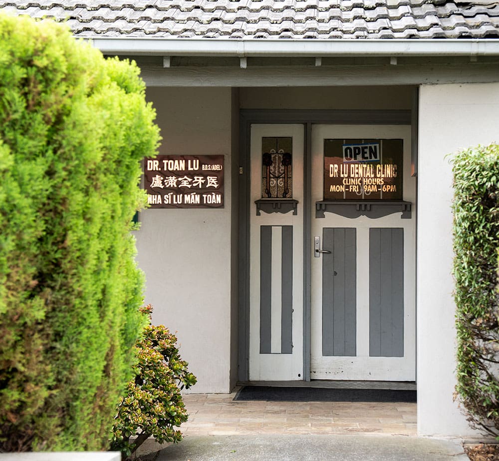 Dr-Toan-Lu-Dental-Clinic